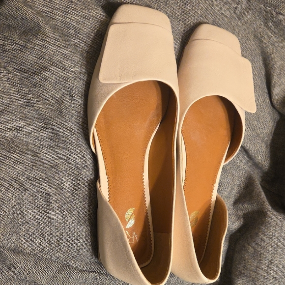 Women's Cream Flats - Picture 2 of 4